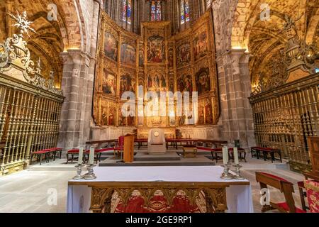 Avila, Espagne - 9 septembre 2017 : autel principal et retable de la Cathédrale du Sauveur (Catedral de Cristo Salvador), église catholique d'Avila in Banque D'Images