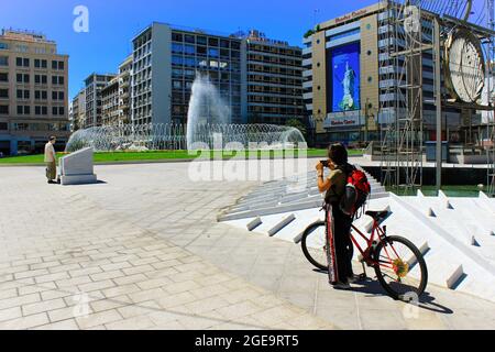 Grèce, Athènes, juin 17 2020 - instantané de la nouvelle place Omonoia après sa restauration. Banque D'Images