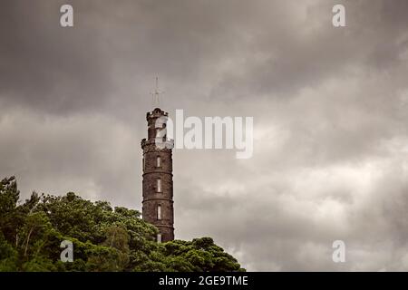 Le monument Nelson sur Calton Hill à Édimbourg. Banque D'Images