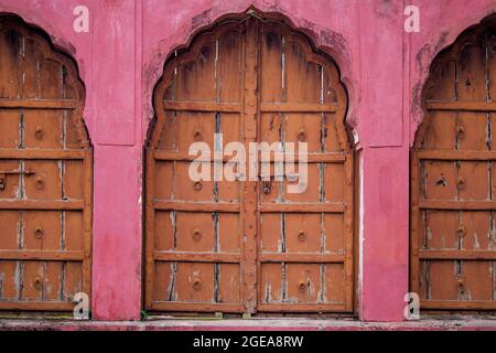 C'est une très belle architecture intérieure avec porte et porte dans le fort Jaigarh sous le contrôle archéologique de l'Inde situé à Jaipur ville Rajasthan Banque D'Images