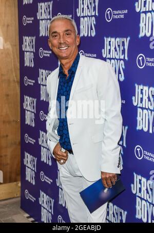 Londres, Royaume-Uni. 17 août 2021. Bruno Tonioli assiste à la soirée presse de Jersey Boys au Trafalgar Theatre de Londres. Crédit : SOPA Images Limited/Alamy Live News Banque D'Images