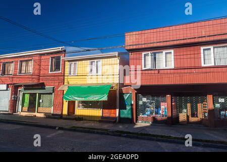 CASTRO, CHILI - 22 MARS 2015 : rue de Castro, île Chiloe, Chili Banque D'Images