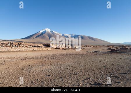 Petit village sur altiplano bolivien Banque D'Images