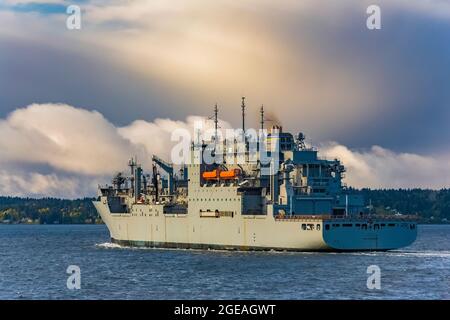 Le navire de la marine américaine Carl Brashear est en cours sur Puget Sound après avoir quitté le chantier naval de Puget Sound et l'installation de maintenance intermédiaire à Bremerton, Wash Banque D'Images