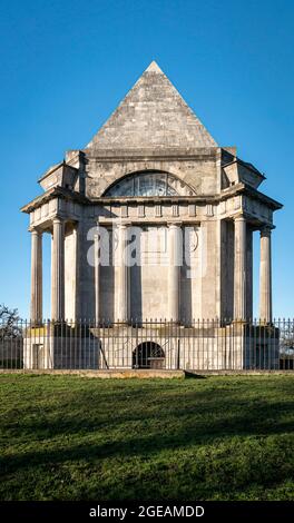 Le mausolée de Darnley, un mausolée restauré du XVIIIe siècle situé dans une forêt publique paisible, dans le Kent, au Royaume-Uni Banque D'Images