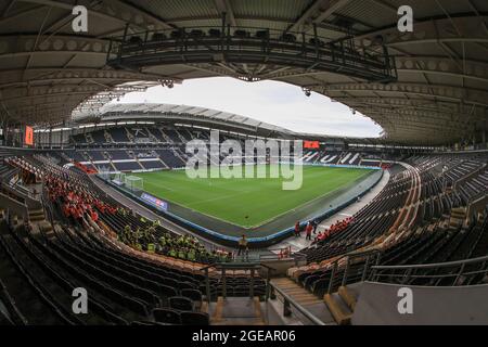 Vue générale du MKM Stadium avant ce match du championnat Sky Bet du soir, Hull City v Derby County Banque D'Images