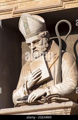 Statue de Saint Valero, Casa Punt de Ganxo (Punto de Gancho), Valence, Espagne Banque D'Images