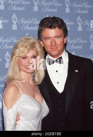 HOLLYWOOD - 11 MARS : l'actrice Loni Anderson et l'acteur Patrick Duffy assistent au 17e Prix annuel du choix du peuple le 11 mars 1991 aux Paramount Studios à Hollywood, en Californie. Crédit: Ralph Dominguez/MediaPunch Banque D'Images