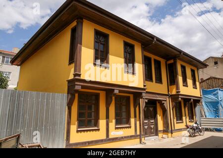 Yenisehir, Bursa, Turquie - 14 août 2021 : architecture générique des rues de la ville de Yenisehir dans la province de Bursa en Turquie. Yenisehir était le premier Banque D'Images