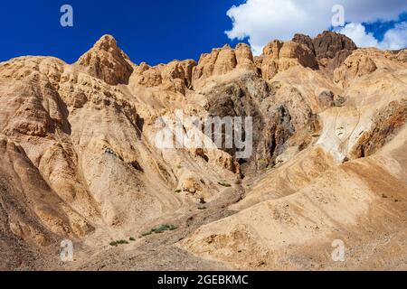 Vallée de la lune ou Moonland près du village de Lamayuru à Ladakh, dans le nord de l'Inde Banque D'Images