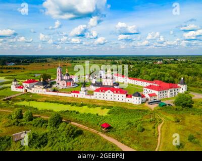 Le monastère de la Trinité de Varnitsky de Saint-Sergius vue panoramique aérienne à Rostov Veliky dans l'oblast de Yaroslavl, anneau d'or de Russie Banque D'Images