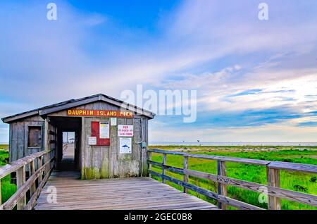 La jetée de la plage publique de Dauphin Island est représentée le 12 août 2021, à Dauphin Island, en Alabama. Banque D'Images