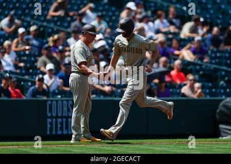 San Diego Padres outfielder Wwill Myers (5) fait une course à domicile lors d'un match de la saison régulière de la MLB contre les Rocheuses du Colorado, le mercredi 18 août 2021, Banque D'Images