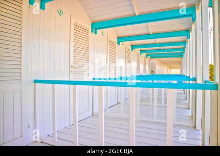 Détails de cabines de plage typiques, colorées en Italie de Versilia Banque D'Images
