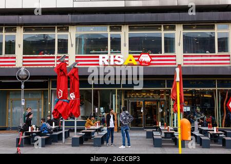 Berlin, Allemagne. 18 août 2021. Vue extérieure du restaurant Risa au Zoologischer Garten. Crédit : Gerald Matzka/dpa/Alay Live News Banque D'Images