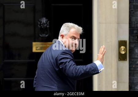 Brandon Lewis député (secrétaire d'Irlande du Nord) à Downing Street pour une rencontre avec le premier ministre, le 18 août 2021 Banque D'Images