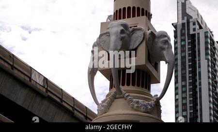 Elephant's Head Bridge Chaloem la 56 Bridge aka Hua Chang Bridge route Phayathai sites anciens Bangkok Thaïlande sites anciens enregistrés à Bangkok Banque D'Images