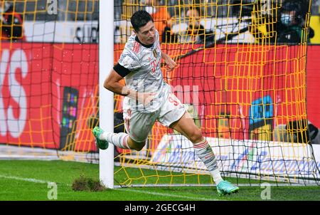 Supercup 2021, signal Iduna Park Dortmund : Bor. Dortmund - FC Bayern Munich; Robert Lewandowski de Munich après avoir obtenu son score. Banque D'Images