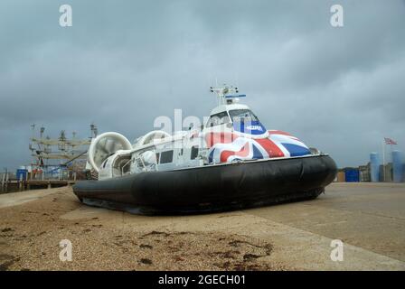 Island Flyer (GH-2161), un Griffon Hoverwork 12000aéroglisseur TD de Hovertravel sur le Solent entre Southsea (Hampshire) & Ryde (Isle of Wight), Royaume-Uni. Banque D'Images