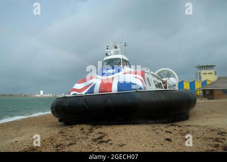 Island Flyer (GH-2161), un Griffon Hoverwork 12000aéroglisseur TD de Hovertravel sur le Solent entre Southsea (Hampshire) & Ryde (Isle of Wight), Royaume-Uni. Banque D'Images