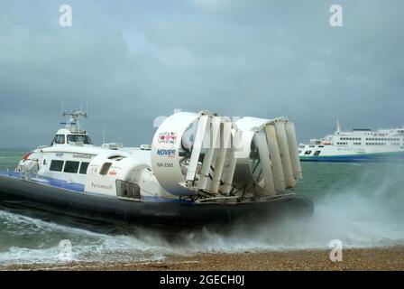 Island Flyer (GH-2161), un Griffon Hoverwork 12000aéroglisseur TD de Hovertravel sur le Solent entre Southsea (Hampshire) & Ryde (Isle of Wight), Royaume-Uni. Banque D'Images