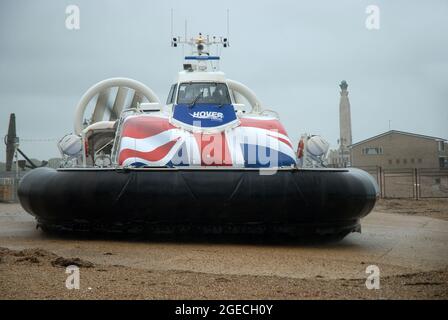 Island Flyer (GH-2161), un Griffon Hoverwork 12000aéroglisseur TD de Hovertravel sur le Solent entre Southsea (Hampshire) & Ryde (Isle of Wight), Royaume-Uni. Banque D'Images