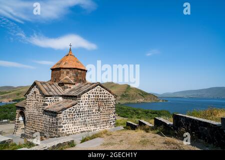 Complexe monastique de Sevanavank sur la rive du lac de Sevan en Arménie Banque D'Images