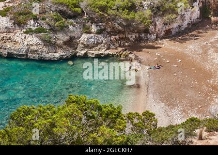 Eaux turquoise de Majorque. Cove de Bota. Côte méditerranéenne. Espagne Banque D'Images