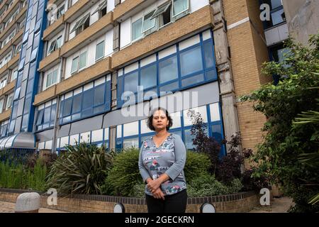 UK ,Kent,Bromley le 14 août: Ritu Saha le co-fondateur du UK Bardage action Group.elle vit au dernier étage du bâtiment Northpoint. Banque D'Images