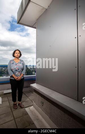 UK ,Kent,Bromley le 14 août: Ritu Saha le co-fondateur du UK Bardage action Group.elle vit au dernier étage du bâtiment Northpoint. Banque D'Images