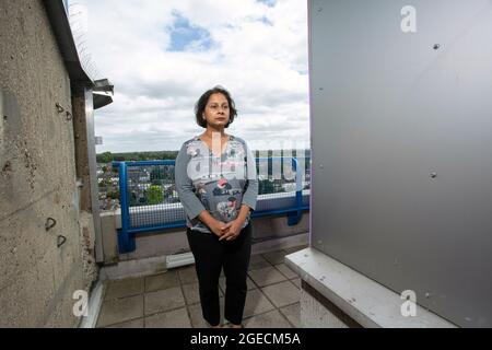 UK ,Kent,Bromley le 14 août: Ritu Saha le co-fondateur du UK Bardage action Group.elle vit au dernier étage du bâtiment Northpoint. Banque D'Images