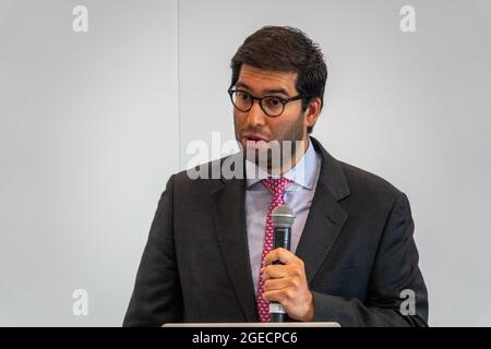 Farnborough, le 19th août 2021.Le député Ranil Jayawardena, ministre du Commerce international, a pris la parole à l'occasion de la Journée nationale de l'industrie automobile. Banque D'Images