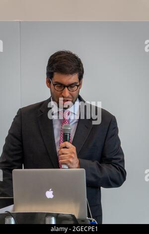 Farnborough, le 19th août 2021.Le député Ranil Jayawardena, ministre du Commerce international, a pris la parole à l'occasion de la Journée nationale de l'industrie automobile. Banque D'Images