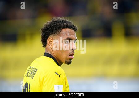 Dortmund, Allemagne. 18 août 2021. Donyell MALEN (DO) Soccer Supercup final, Borussia Dortmund (DO) - FC Bayern Munich (M) 1: 3, le 08/17/2021 à Dortmund/Allemagne. #DFL règlements interdisent toute utilisation de photographies comme séquences d'images et/ou quasi-vidéo # crédit: dpa/Alay Live News Banque D'Images