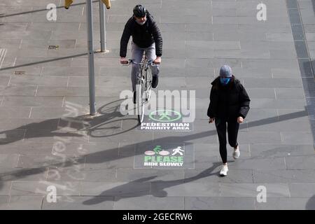 Melbourne, Australie, 25 août 2020. Les locaux font de l'exercice à Southbank. (Photo de Dave Hewitt/Speed Media) crédit : Dave Hewitt/Speed Media/Alamy Live News Banque D'Images