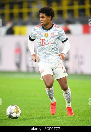 Dortmund, Allemagne. 18 août 2021. Serge GNABRY (M) action, finale de la coupe de football, Borussia Dortmund (DO) - FC Bayern Munich (M) 1: 3, le 08/17/2021 à Dortmund/Allemagne. #DFL règlements interdisent toute utilisation de photographies comme séquences d'images et/ou quasi-vidéo # crédit: dpa/Alay Live News Banque D'Images