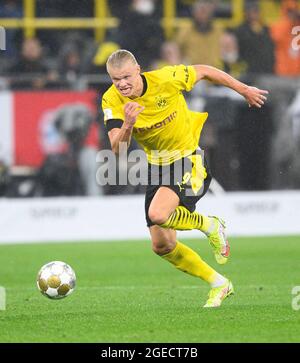 Dortmund, Allemagne. 18 août 2021. Erling HAALAND (DO) action, finale du Supercup de football, Borussia Dortmund (DO) - FC Bayern Munich (M) 1: 3, le 08/17/2021 à Dortmund/Allemagne. #DFL règlements interdisent toute utilisation de photographies comme séquences d'images et/ou quasi-vidéo # crédit: dpa/Alay Live News Banque D'Images