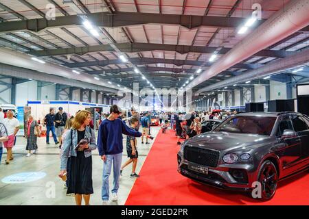 Farnborough, le 19th août 2021. Le British Motor Show ouvre pour une exposition de trois jours sur les sports mécaniques, les voitures classiques, les voitures électriques et les supervoitures au Farnborough International Exhibition and Conference Centre. Banque D'Images