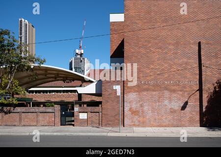 Parramatta, Australie, 17 août 2020. Une vue générale de notre Dame de Mercy College à Parramatta qui a été fermée en raison de six étudiants qui ont été testés positifs au coronavirus. La Nouvelle-Galles du Sud a enregistré sept nouveaux cas de COVID-19 au cours des dernières 24 heures, dont six cas d'acquisition locale et un cas de quarantaine à l'hôtel. Crédit : Steven Markham/Speed Media/Alay Live News Banque D'Images