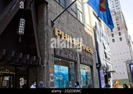 New York, NY, États-Unis - 19 août 2021 : entrée au consulat des Philippines sur Fifth Avenue Banque D'Images