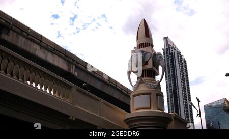 Elephant's Head Bridge Chaloem la 56 Bridge aka Hua Chang Bridge route Phayathai sites anciens Bangkok Thaïlande sites anciens enregistrés à Bangkok Banque D'Images