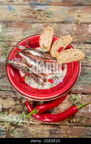 Présentation d'un plat à base d'anchois épicés Banque D'Images