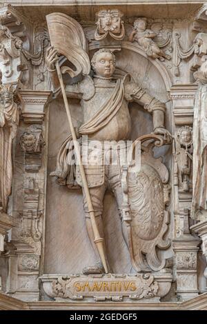 Statue de Saint Maurice dans la cathédrale de Magdeburg comme soldat romain de Thèbes au 13 siècle, plus de détails Banque D'Images