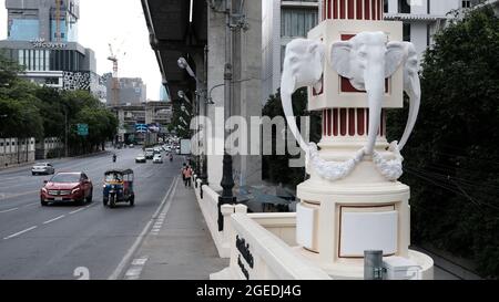 Elephant's Head Bridge Chaloem la 56 Bridge aka Hua Chang Bridge route Phayathai sites anciens Bangkok Thaïlande sites anciens enregistrés à Bangkok Banque D'Images