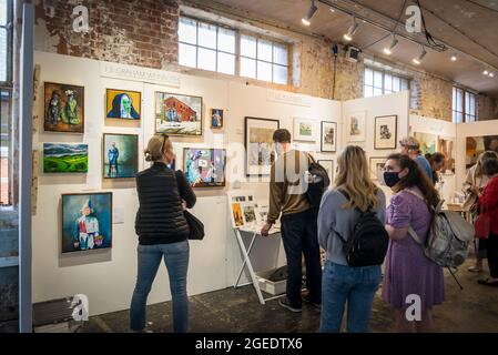 Roy's Art Fair, foire artistique annuelle, galerie Oxo Tower Bargehouse, Londres, Angleterre, Royaume-Uni Banque D'Images