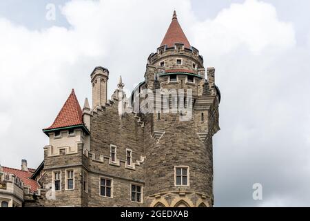 Murs extérieurs architecture de Casa Loma. Casa Loma est un château d'architecture néo-gothique qui est une attraction touristique majeure dans la ville de Toronto Banque D'Images