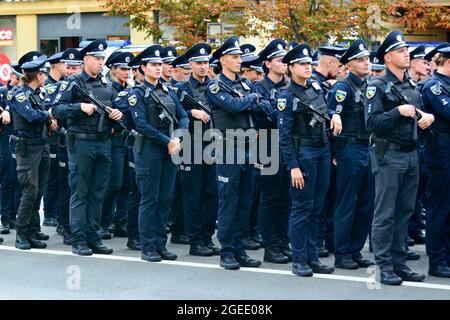 Kiev, Ukraine. 18 août 2021. KIEV, UKRAINE - 18 AOÛT : les unités des forces armées ukrainiennes participent à une répétition du défilé militaire à l'occasion du jour de l'indépendance, dans la rue Khreschatyk à Kiev, en Ukraine, le 18 août 2021. (Photo par Aleksandr Gusev/Pacific Press/Sipa USA) crédit: SIPA USA/Alay Live News Banque D'Images