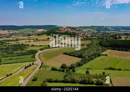 vue aérienne sur la basilique de vezelay sainte marie madeleine, qui appartient au patrimoine mondial de l'unesco Banque D'Images