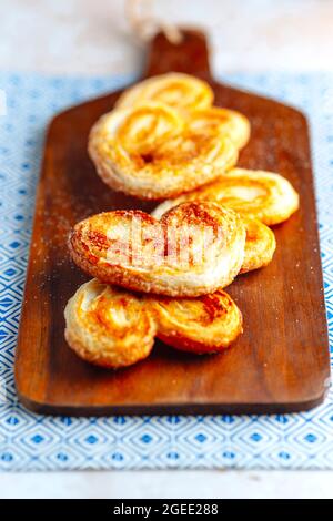 Biscuits Palmier – biscuits français en forme de coeur avec une croûte dorée Banque D'Images