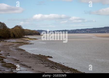 Le Bore Arnside, une vague étonnante qui se déplace en amont dans l'estuaire du Kent à Cumbria sur les plus hautes marées de printemps Banque D'Images